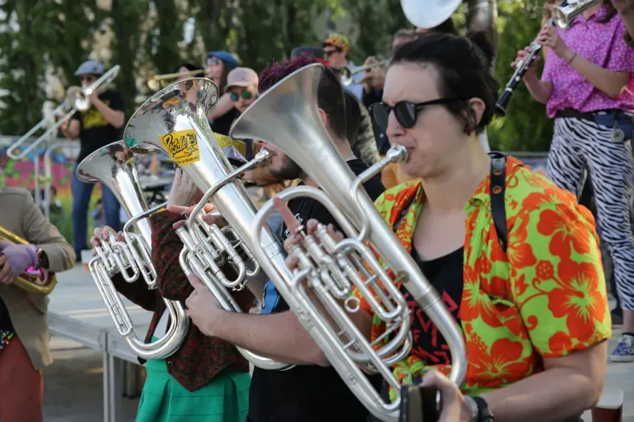 La Fanfare joue